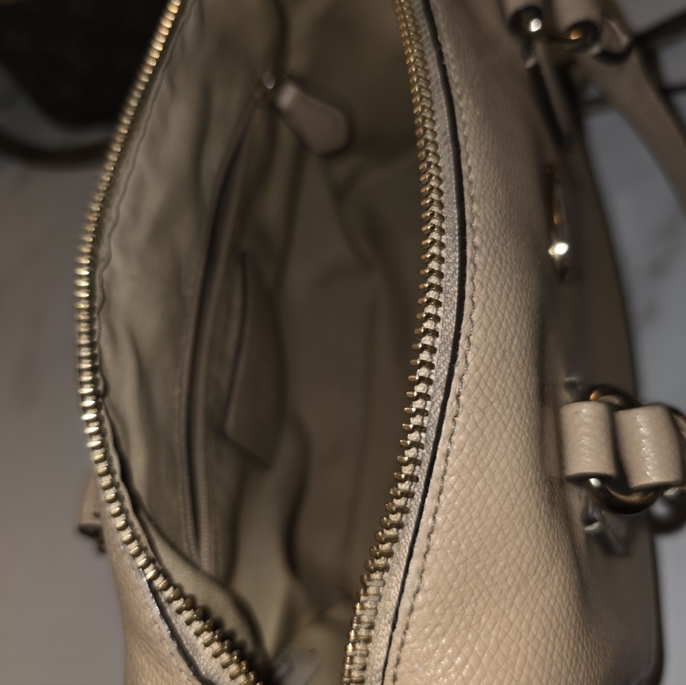 Coach Tan Leather Shoulder Bag with Signature Pouch See Pic 2 For Pouch - Picture 15 of 16